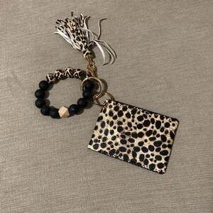 Silicone Beaded Bracelet Keychain with Card Holder and Tassel - Leopard Print